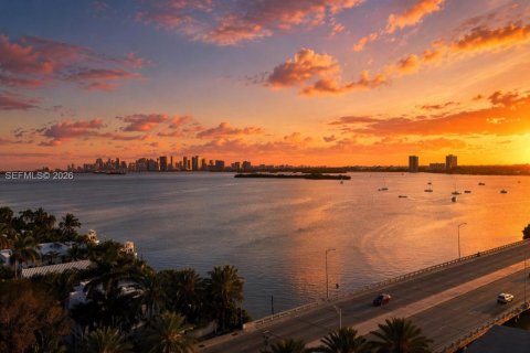 Condominio en venta en North Bay Village, Florida, 1 dormitorio, 733.09 m2 № 2090660 - foto 18