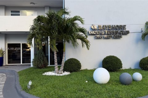 Condominio en venta en North Bay Village, Florida, 1 dormitorio, 733.09 m2 № 2090660 - foto 25