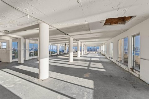 Condominio en venta en North Bay Village, Florida, 1 dormitorio, 733.09 m2 № 2090660 - foto 8