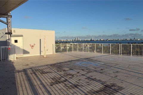 Condominio en venta en North Bay Village, Florida, 1 dormitorio, 733.09 m2 № 2090660 - foto 10