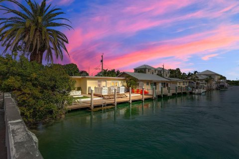 Villa ou maison à vendre à Marathon, Floride: 2 chambres, 83.61 m2 № 2082250 - photo 2