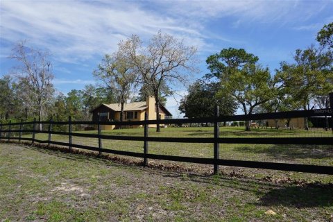 House in Dunnellon, Florida 3 bedrooms, 218.51 sq.m. № 1582557 - photo 1
