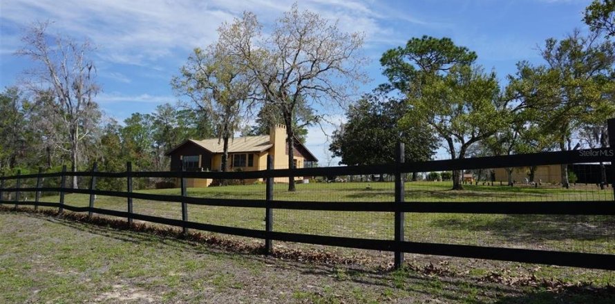 House in Dunnellon, Florida 3 bedrooms, 218.51 sq.m. № 1582557