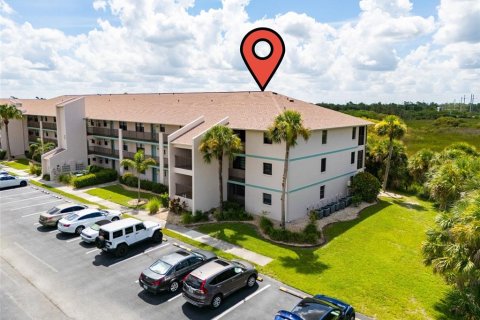 Condo in Punta Gorda, Florida, 2 bedrooms  № 1873346 - photo 1