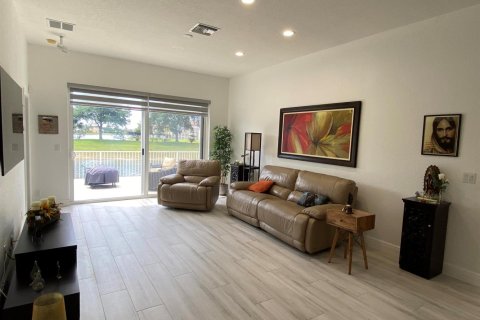 Villa ou maison à vendre à Royal Palm Beach, Floride: 3 chambres, 167.41 m2 № 2411839 - photo 18
