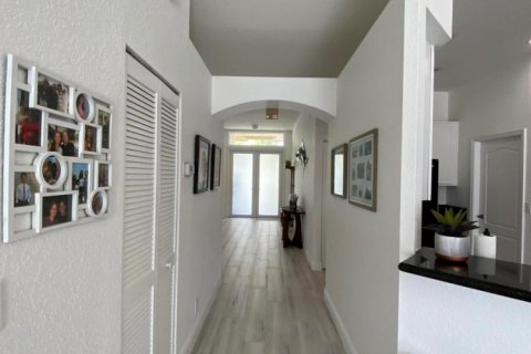 Villa ou maison à vendre à Royal Palm Beach, Floride: 3 chambres, 167.41 m2 № 2411839 - photo 21