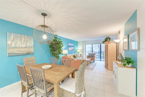 Condo in Sarasota, Florida, 2 bedrooms  № 2211542