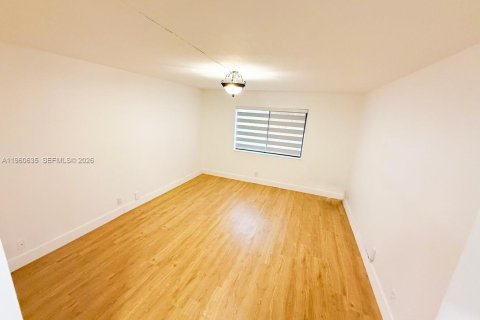 Снять в аренду кондоминиум в Форт-Лодердейл, Флорида 2 спальни, 116.69м2, № 2023486 - фото 11