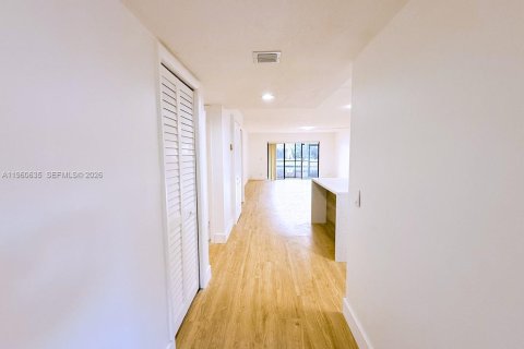 Снять в аренду кондоминиум в Форт-Лодердейл, Флорида 2 спальни, 116.69м2, № 2023486 - фото 3