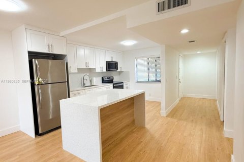 Кондоминиум с 2 спальнями в Форт-Лодердейл, Флорида № 2023486