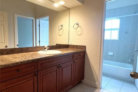 Condo in Gainesville, Florida, 3 bedrooms  № 2212888 - photo 21