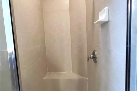 Condo in Gainesville, Florida, 3 bedrooms  № 2212888 - photo 17