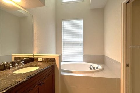 Condo in Gainesville, Florida, 3 bedrooms  № 2212888 - photo 15
