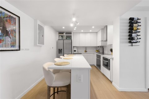 Condominio en alquiler en Miami Beach, Florida, 1 dormitorio, 86.4 m2 № 2052614 - foto 12