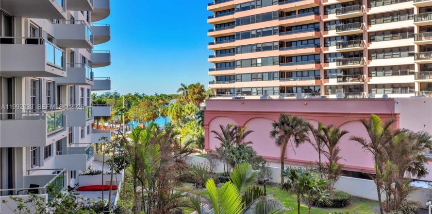 Condominio en Miami Beach, Florida, 1 dormitorio  № 2052614
