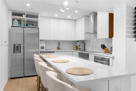 Condominio en alquiler en Miami Beach, Florida, 1 dormitorio, 86.4 m2 № 2052614 - foto 15