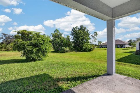 Commercial property in Port Charlotte, Florida 4 bedrooms, 191.01 sq.m. № 2405774 - photo 19