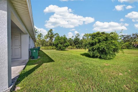 Commercial property in Port Charlotte, Florida 4 bedrooms, 191.01 sq.m. № 2405774 - photo 20