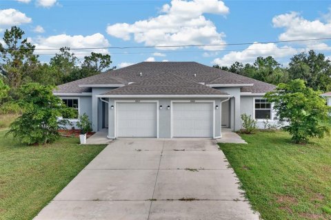 Commercial property in Port Charlotte, Florida 4 bedrooms, 191.01 sq.m. № 2405774 - photo 2