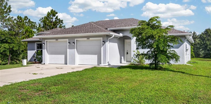 Commercial property in Port Charlotte, Florida 4 bedrooms, 191.01 sq.m. № 2405774