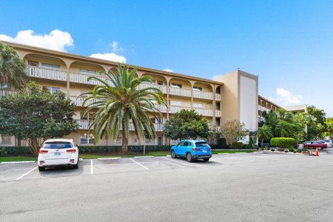 Condominio en venta en Coconut Creek, Florida, 2 dormitorios, 107.4 m2 № 1002545 - foto 1