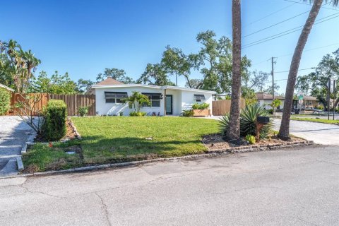 Casa en venta en Tampa, Florida, 3 dormitorios, 99.41 m2 № 1628705 - foto 3