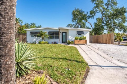 Casa en venta en Tampa, Florida, 3 dormitorios, 99.41 m2 № 1628705 - foto 1