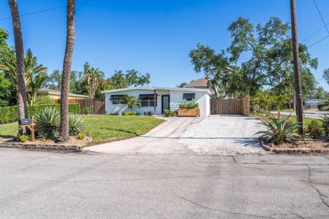 Casa en venta en Tampa, Florida, 3 dormitorios, 99.41 m2 № 1628705 - foto 2