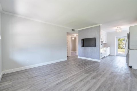 Casa en venta en Tampa, Florida, 3 dormitorios, 99.41 m2 № 1628705 - foto 9