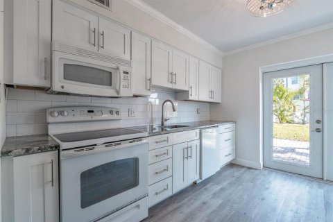 Casa en venta en Tampa, Florida, 3 dormitorios, 99.41 m2 № 1628705 - foto 12