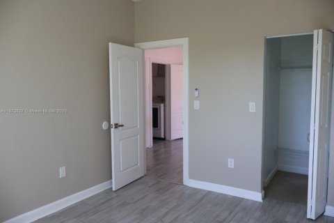 Casa en venta en Homestead, Florida, 3 dormitorios, 191.19 m2 № 1928394 - foto 17