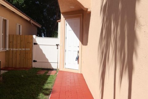 Casa en venta en Homestead, Florida, 3 dormitorios, 191.19 m2 № 1928394 - foto 3