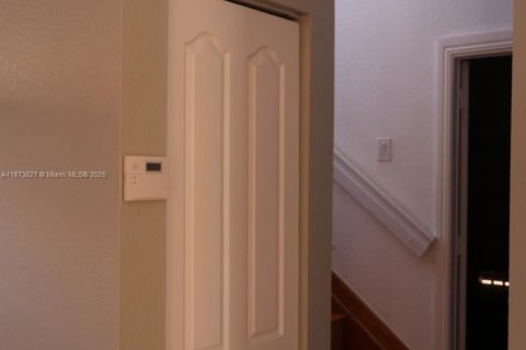 Casa en venta en Homestead, Florida, 3 dormitorios, 191.19 m2 № 1928394 - foto 9