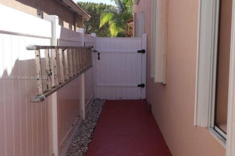 Casa en venta en Homestead, Florida, 3 dormitorios, 191.19 m2 № 1928394 - foto 21