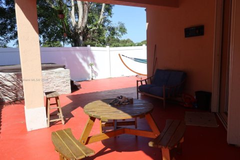 Casa en venta en Homestead, Florida, 3 dormitorios, 191.19 m2 № 1928394 - foto 19