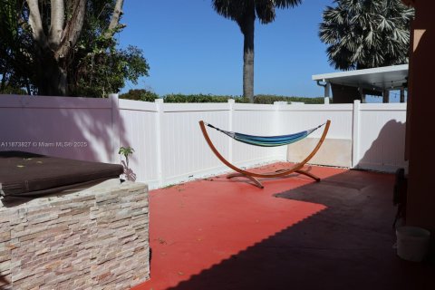 Casa en venta en Homestead, Florida, 3 dormitorios, 191.19 m2 № 1928394 - foto 20