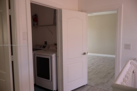 Casa en venta en Homestead, Florida, 3 dormitorios, 191.19 m2 № 1928394 - foto 12