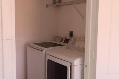 Casa en venta en Homestead, Florida, 3 dormitorios, 191.19 m2 № 1928394 - foto 16