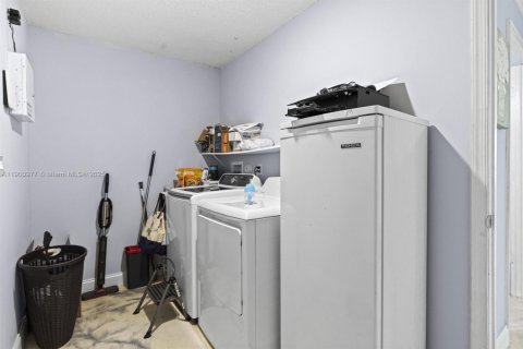 Casa en alquiler en Lake Worth, Florida, 1 dormitorio, 292.18 m2 № 1953645 - foto 7