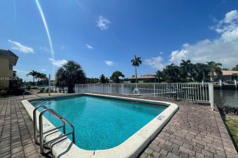 Condo in Pompano Beach, Florida, 2 bedrooms  № 1386069 - photo 6