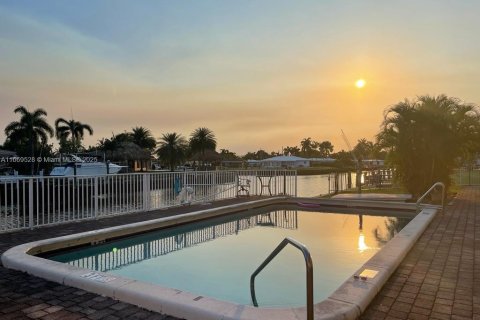 Condo in Pompano Beach, Florida, 2 bedrooms  № 1386069 - photo 23