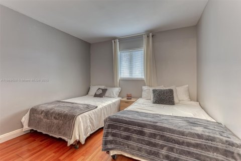 Condo in Pompano Beach, Florida, 2 bedrooms  № 1386069 - photo 15