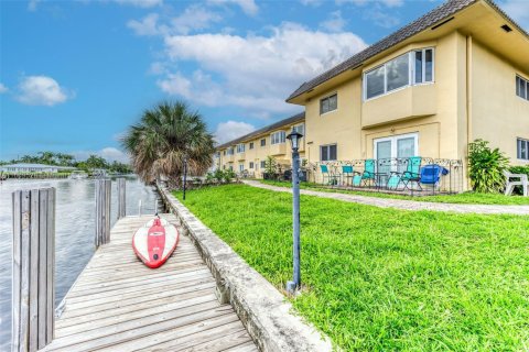 Condo in Pompano Beach, Florida, 2 bedrooms  № 1386069