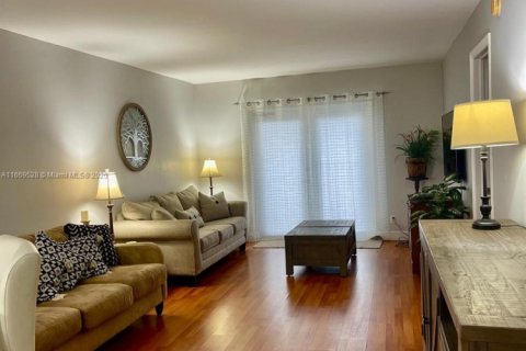 Condo in Pompano Beach, Florida, 2 bedrooms  № 1386069 - photo 8