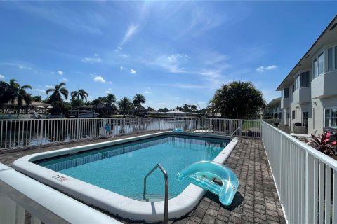 Condo in Pompano Beach, Florida, 2 bedrooms  № 1386069 - photo 17
