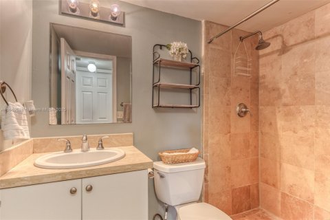 Condo in Pompano Beach, Florida, 2 bedrooms  № 1386069 - photo 16