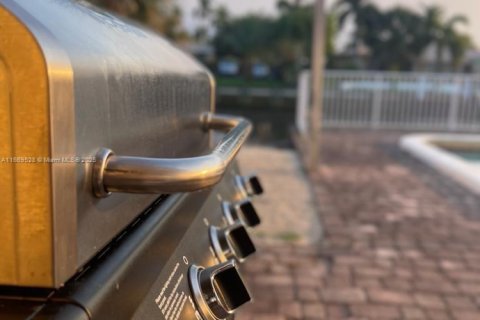 Condo in Pompano Beach, Florida, 2 bedrooms  № 1386069 - photo 12