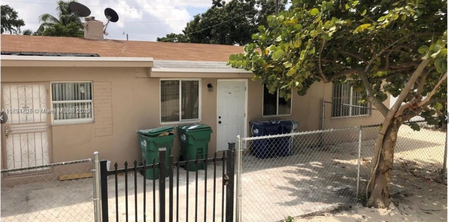 Propiedad comercial en Miami, Florida 166.48 m2 № 1699512