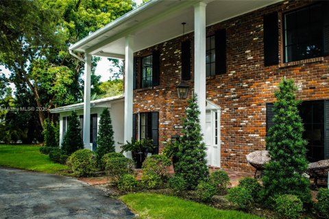 Villa ou maison à louer à Coral Gables, Floride: 4 chambres, 279.82 m2 № 1881516 - photo 3