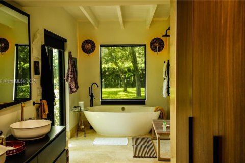 Villa ou maison à louer à Coral Gables, Floride: 4 chambres, 279.82 m2 № 1881516 - photo 12